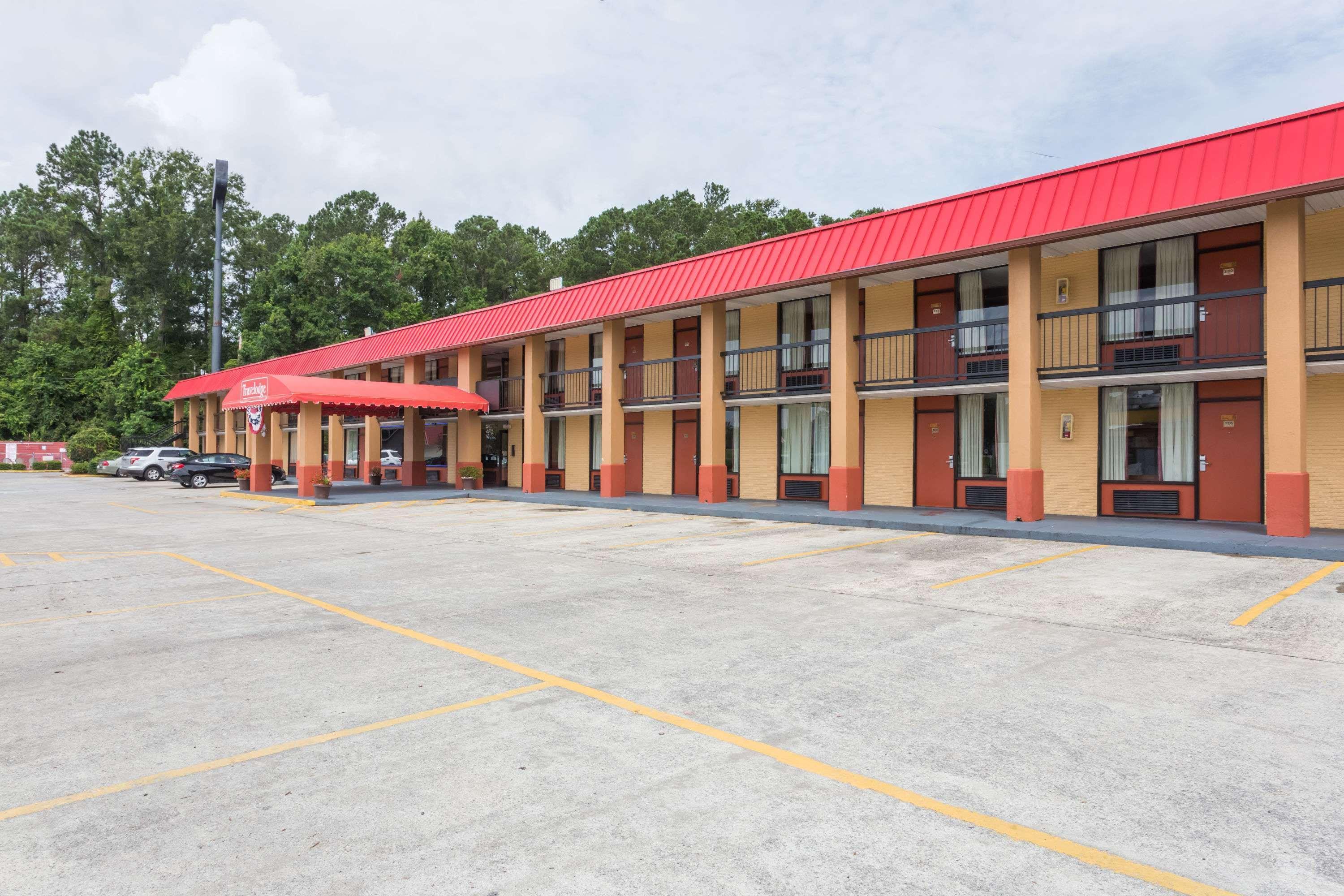 Travelodge By Wyndham Savannah Area/Richmond Hill Exterior photo