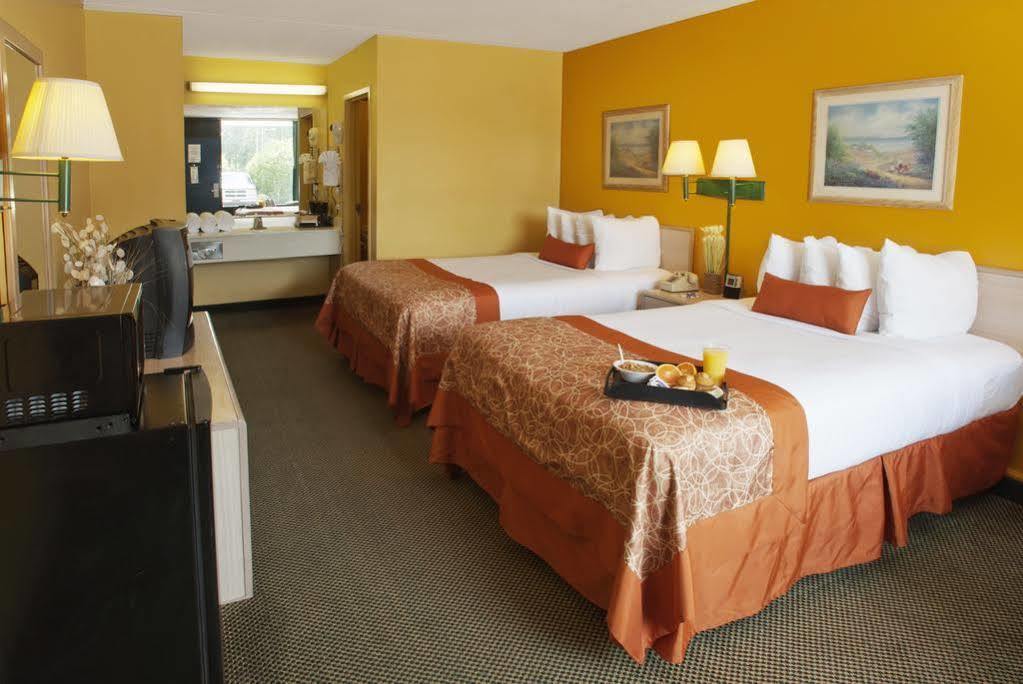 Travelodge By Wyndham Savannah Area/Richmond Hill Room photo